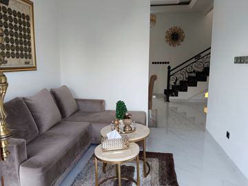 Rumah Pondok Bambu Apus 2.5 Lantai, LT 200 m2,  Lux, Jalan Boulevard 3 Mobil