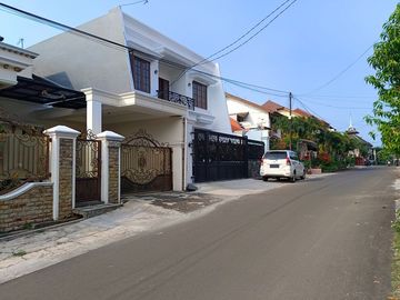 Rumah Pondok Bambu Apus 2.5 Lantai, LT 200 m2,  Lux, Jalan Boulevard 3 Mobil
