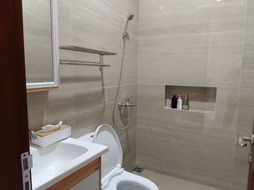 Rumah Pondok Bambu Apus 2.5 Lantai, LT 200 m2,  Lux, Jalan Boulevard 3 Mobil