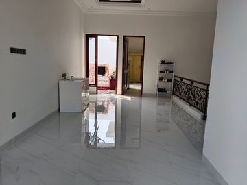 Rumah Pondok Bambu Apus 2.5 Lantai, LT 200 m2,  Lux, Jalan Boulevard 3 Mobil