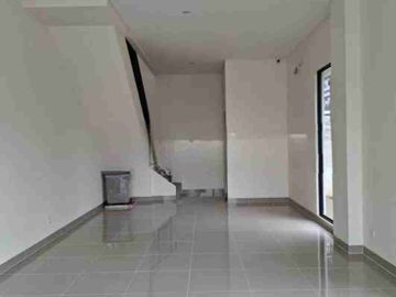 ruko sorrento east grande hoek posisi hadap jalan dengan extra tanah