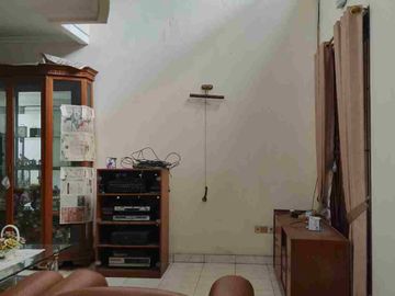 RUMAH MEWAH DI KOMPLEK DKI PONDOK KELAPA