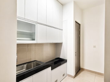 Rumah Disewakan di PIK 2, 5 KT, View Danau, 200 m²