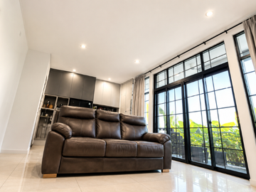 Rumah Disewakan di PIK 2, 5 KT, View Danau, 200 m²