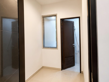 Rumah Disewakan di PIK 2, 5 KT, View Danau, 200 m²