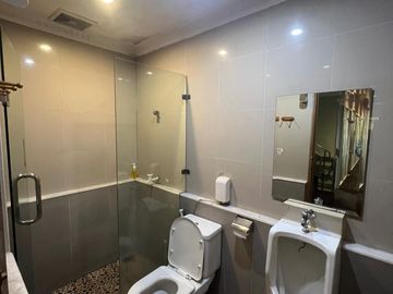 Dijual ruko full furnished di Ruko Jatiwaringin Junction, cipinang melayu, makasar, jakarta timur