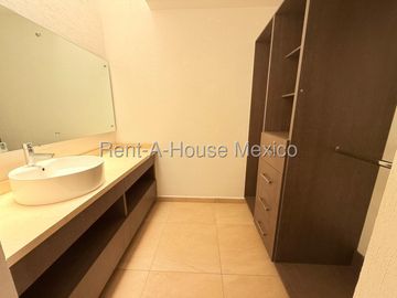 Departamento en Renta, Altos Juriquilla, 2 recámaras, 2 estac., Amenidades, Acepta mascota, Amenidades