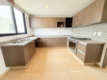 Departamento en Renta, Altos Juriquilla, 2 recámaras, 2 estac., Amenidades, Acepta mascota, Amenidades