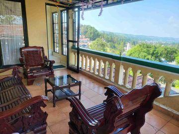 DIJUAL VILLA KOTA BUNGA — CIANJUR PUNCAK
VIEW GUNUNG • SEJUK • ASRI • FULL FURNISH
TINGGAL BAWA KOPER, LANGSUNG HUNI!