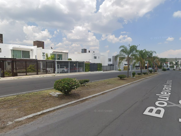CASA EN REMATE EN JURIQUILLA QUERÉTARO