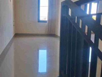 RUMAH 2 LANTAI, 3 KAMAR, FURNISH DEKAT LP KEROBOKAN DAN PETITENGET