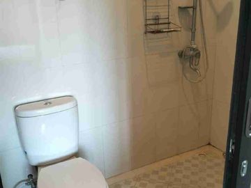 RUMAH 2 LANTAI, 3 KAMAR, FURNISH DEKAT LP KEROBOKAN DAN PETITENGET