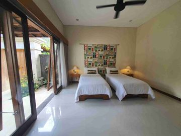 VILLA FOR SALE PURI GADING JIMBARAN, LAND SIZE 1240 SQM, PRICE UNDER MARKET!! FREEHOLD