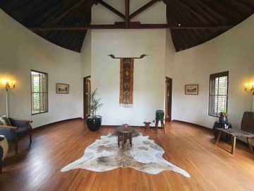 VILLA FOR SALE PURI GADING JIMBARAN, LAND SIZE 1240 SQM, PRICE UNDER MARKET!! FREEHOLD