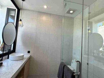 FOR SALE BRAND NEW  BEAUTIFUL DESIGN AND MODERN LUXURY VILLA JIMBARAN, GOOD LIGHTING, FREEHOLD 200 M2