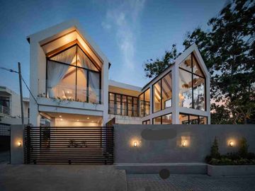 FOR SALE BRAND NEW  BEAUTIFUL DESIGN AND MODERN LUXURY VILLA JIMBARAN, GOOD LIGHTING, FREEHOLD 200 M2