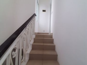 Disewakan rumah murah 2 lantai di Cluster Thames Jakarta Garden City Jakarta Timur siap huni minimalis modern
