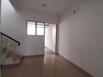 Disewakan rumah murah 2 lantai di Cluster Thames Jakarta Garden City Jakarta Timur siap huni minimalis modern