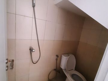 Disewakan rumah murah 2 lantai di Cluster Thames Jakarta Garden City Jakarta Timur siap huni minimalis modern