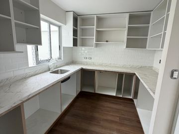 vendo estreno 3dormitorios $305,000 chacarilla san borja