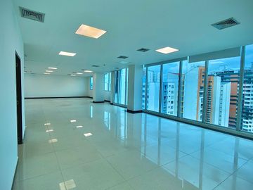 LOCAL COMERCIAL EN VENTA EDIFICIO  FENIX CENTER BUCARAMANGA