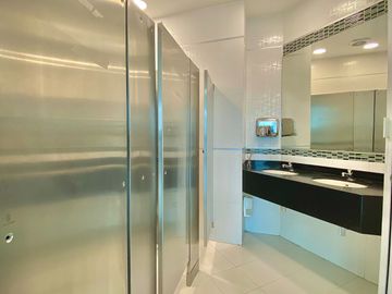 LOCAL COMERCIAL EN VENTA EDIFICIO  FENIX CENTER BUCARAMANGA