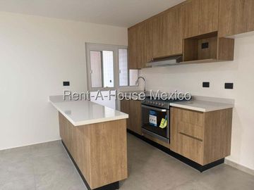 Departamento en Renta, Villas del Refugio, 86m2, Primer nivel, 2 rec, 1 estac. Alberca, Jardín, Gimnasio, Salón de eventos, a 5 min Hospital Gral IMSS
