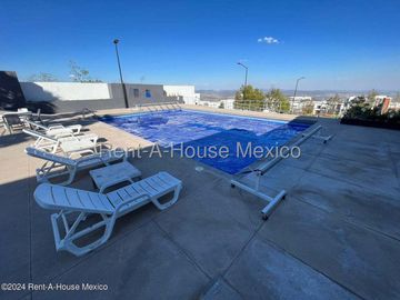 Casa en Renta en Zibatá, 2 rec, 2.5 baños, estudio, jardín privado, 2 niveles, alberca, arenero, área infantil, asadores, salón de eventos