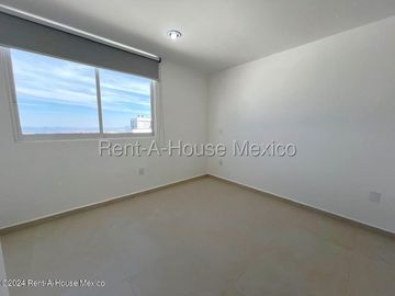 Casa en Renta en Zibatá, 2 rec, 2.5 baños, estudio, jardín privado, 2 niveles, alberca, arenero, área infantil, asadores, salón de eventos