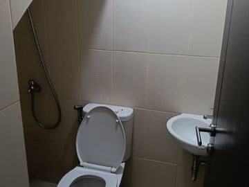 Disewakan rumah murah 2 lantai di Cluster Shinano Jakarta Garden City Jakarta Timur siap huni minimalis modern