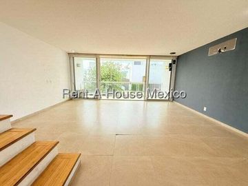 Renta Departamento en Juriquilla, Oportunidad, 152m2, jardín privado, 2 recámaras, 2.5 baños, Alberca, Jardines, Juegos, Gimnasio, Ubicación