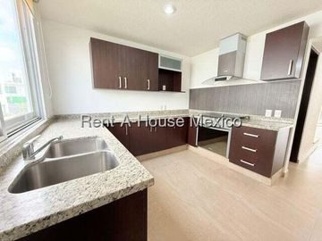 Renta Departamento en Juriquilla, Oportunidad, 152m2, jardín privado, 2 recámaras, 2.5 baños, Alberca, Jardines, Juegos, Gimnasio, Ubicación