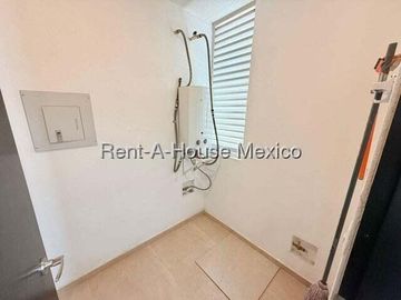 Renta Departamento en Juriquilla, Oportunidad, 152m2, jardín privado, 2 recámaras, 2.5 baños, Alberca, Jardines, Juegos, Gimnasio, Ubicación