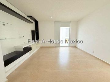 Renta Departamento en Juriquilla, Oportunidad, 152m2, jardín privado, 2 recámaras, 2.5 baños, Alberca, Jardines, Juegos, Gimnasio, Ubicación
