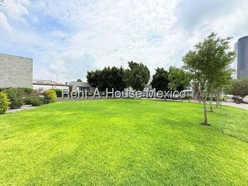 Renta Departamento en Juriquilla, Oportunidad, 152m2, jardín privado, 2 recámaras, 2.5 baños, Alberca, Jardines, Juegos, Gimnasio, Ubicación