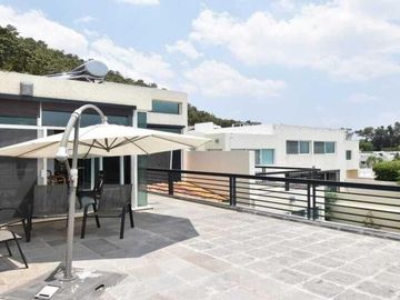 ¡Exclusividad y Confort en Ciudad Bugambilias!Residencia Moderna con Amplios Espacios en Zapopan.