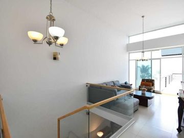 ¡Exclusividad y Confort en Ciudad Bugambilias!Residencia Moderna con Amplios Espacios en Zapopan.