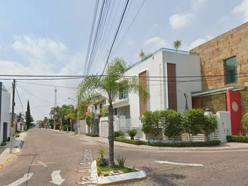 CASA EN VENTA TLAQUEPAQUE JALISCO A PRECIO DE OPORTUNIDAD! ¡NO ESPERES MÁS Y APROVECHA ESTE INCREÍBLE PRECIO!