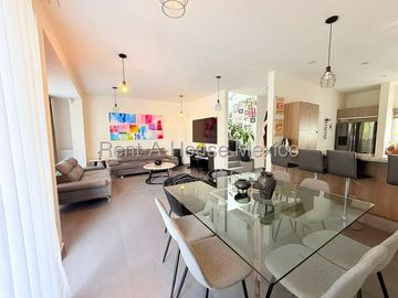 Venta casa Altozano Queretaro, 3 recamaras, 3 baños.