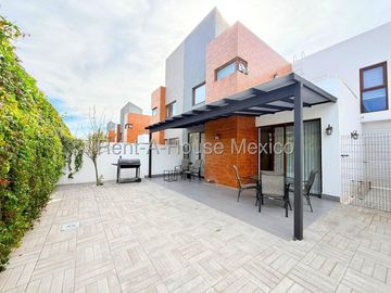 Venta casa Altozano Queretaro, 3 recamaras, 3 baños.