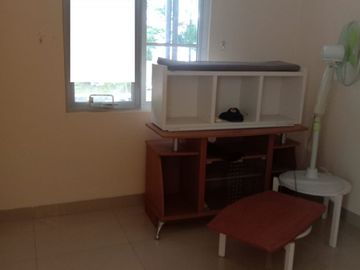 Disewakan rumah murah 2 lantai di Cluster La Seine Jakarta Garden City Jakarta Timur siap huni minimalis modern