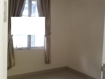 Disewakan rumah murah 2 lantai di Cluster La Seine Jakarta Garden City Jakarta Timur siap huni minimalis modern