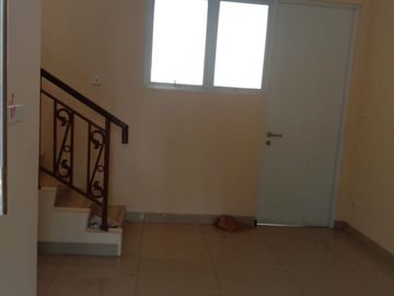 Disewakan rumah murah 2 lantai di Cluster La Seine Jakarta Garden City Jakarta Timur siap huni minimalis modern