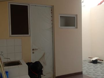 Disewakan rumah murah 2 lantai di Cluster La Seine Jakarta Garden City Jakarta Timur siap huni minimalis modern