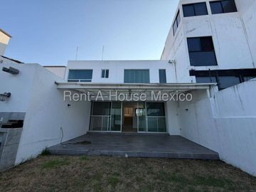 Venta casa Real de Juriquilla, 3 recamaras, 3 baños.