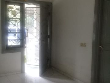 Disewakan rumah murah 1 lantai di Cluster Taman Cikini Metland Menteng Cakung Jakarta Timur siap huni minimalis modern