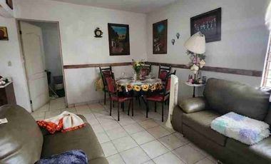 Casa en Venta en Balcones de Anáhuac | Amplia Cochera 4 Autos y Gran Terraza con Potencial