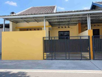 RUMAH BARU BAGUS DI BANYUANYAR SOLO DEKAT TOL KLODRAN