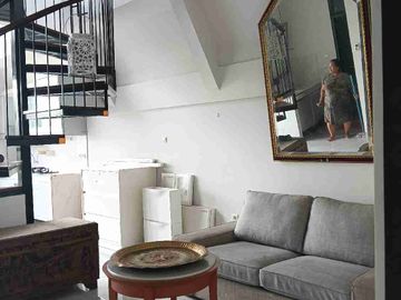 DIJUAL/DISEWAKAN RUMAH CANTIK ALA VILLA FURNISHED DENGAN TANAH TAMBAHAN DIBELAKANG BISA UNTUK BARBEQUE