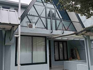 DIJUAL/DISEWAKAN RUMAH CANTIK ALA VILLA FURNISHED DENGAN TANAH TAMBAHAN DIBELAKANG BISA UNTUK BARBEQUE